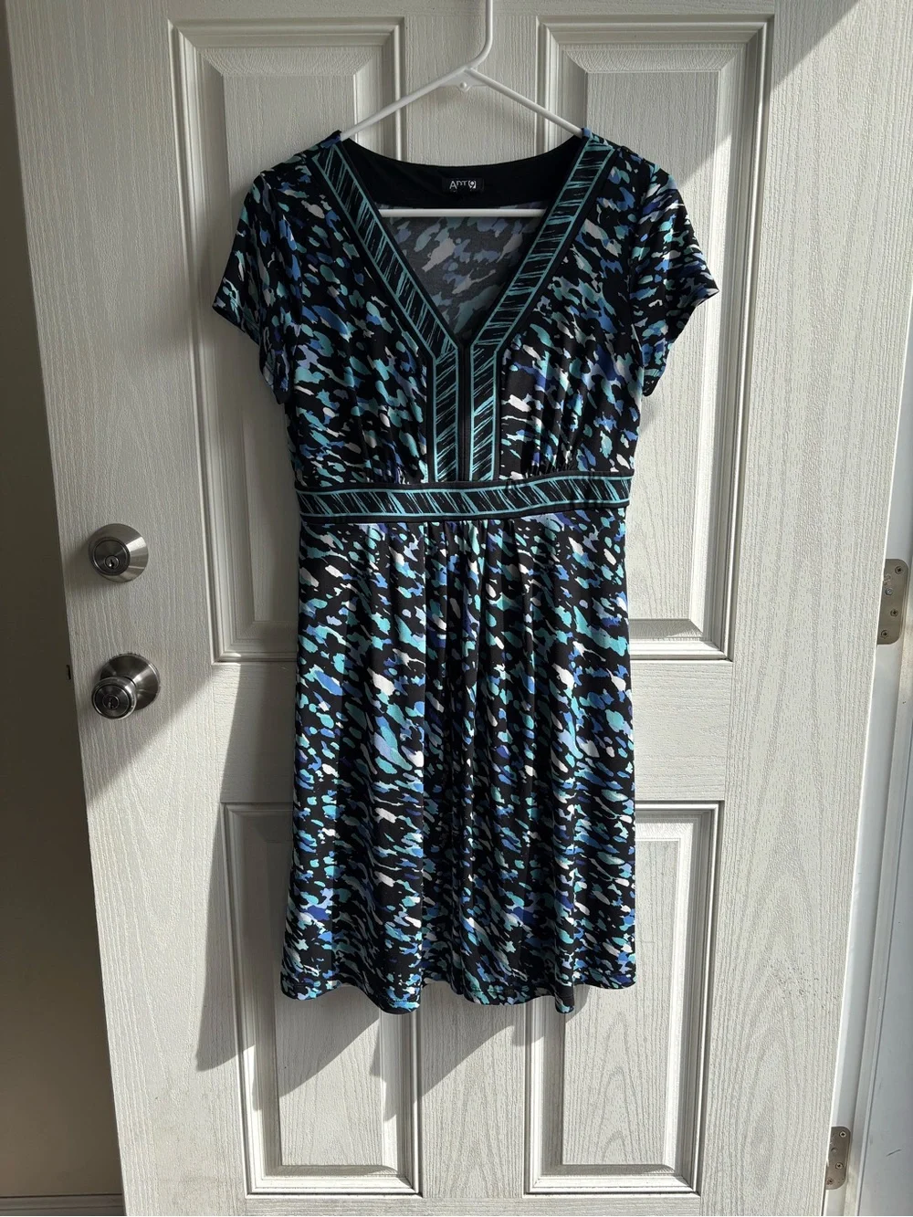 APT 9 Medium Blue Black Print Dress V Neck Empire Waist Knee Length Casual Work - Picture 2 of 5